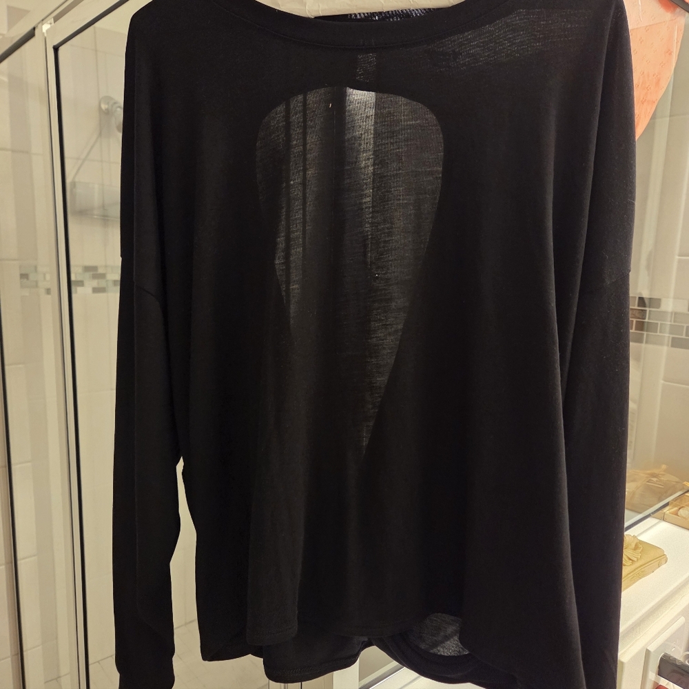 Black Top made off light weight JERSEY.